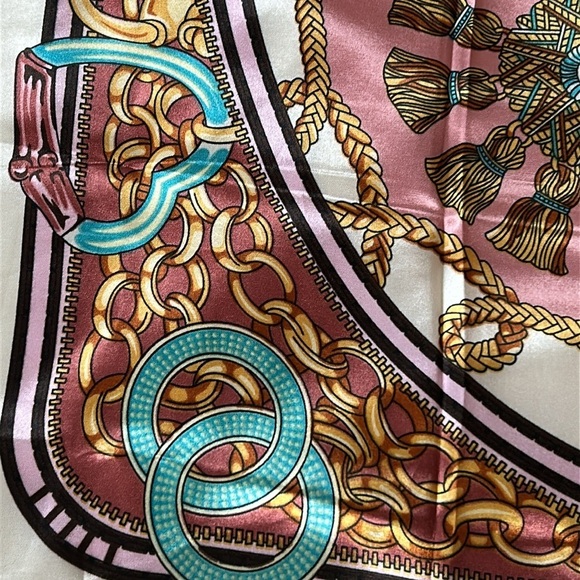 R-1631- Women's Scarf Pink Blue Black NWT - Picture 3 of 7